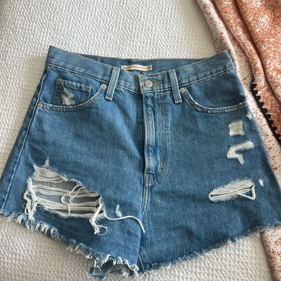 LEVIS HIGH WAISTED DENIM MOM SHORT - Picture 1 of 5